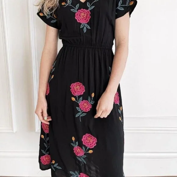 Embroidered dress size small - Picture 2 of 5